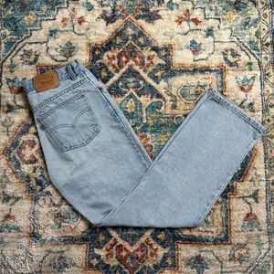 Vintage Levi’s Ripped Lightwash Jeans Size 32